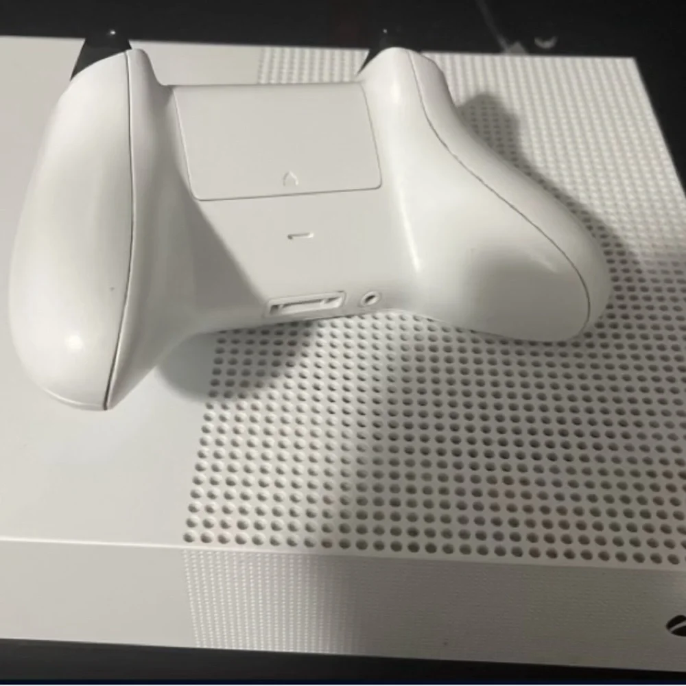X box 1s and 2 controllers used no box
